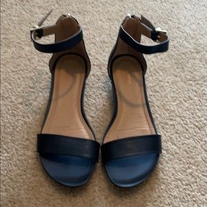 Black Kenneth Cole Sandals.